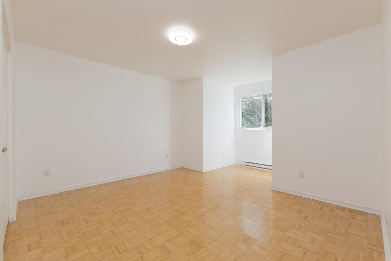 Bedroom - 15 Rue De Montevideo, Kirkland, QC - Indoor Photo Showing Other Room