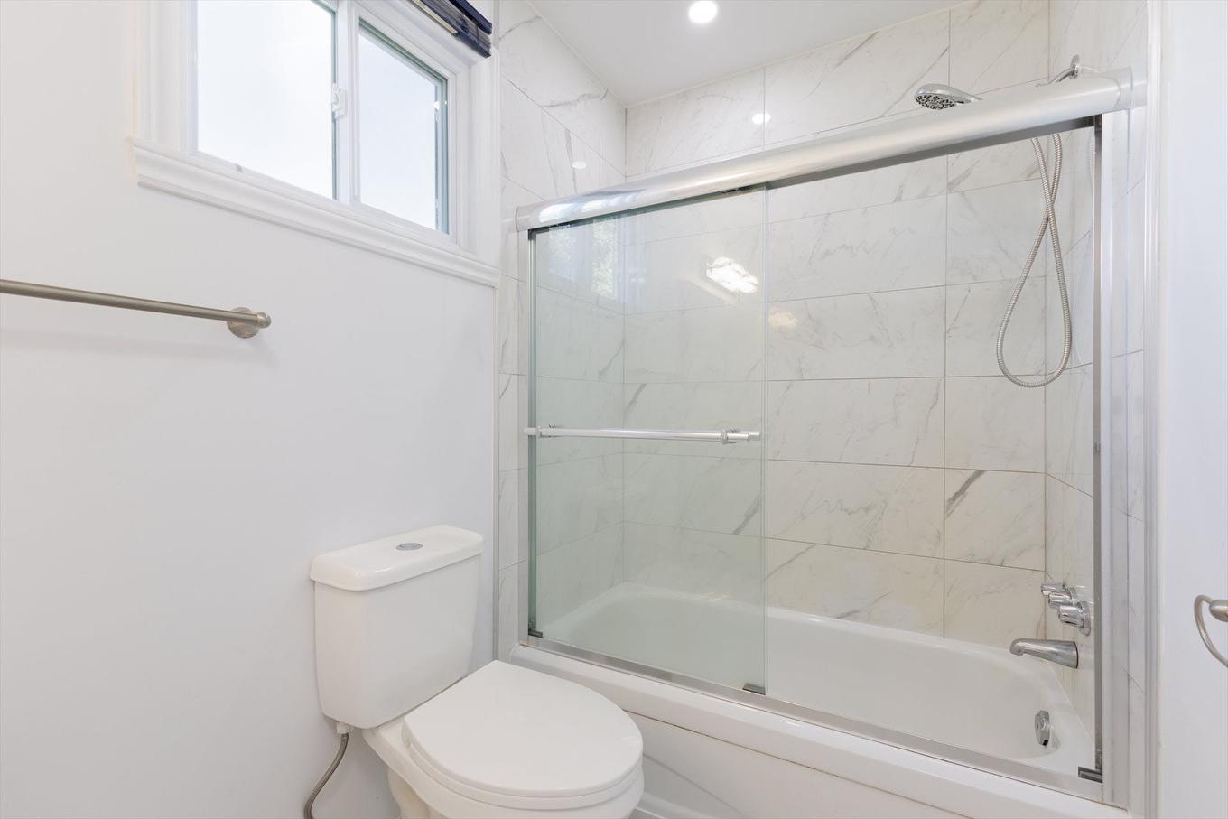 Bathroom - 15 Rue De Montevideo, Kirkland, QC - Indoor Photo Showing Bathroom