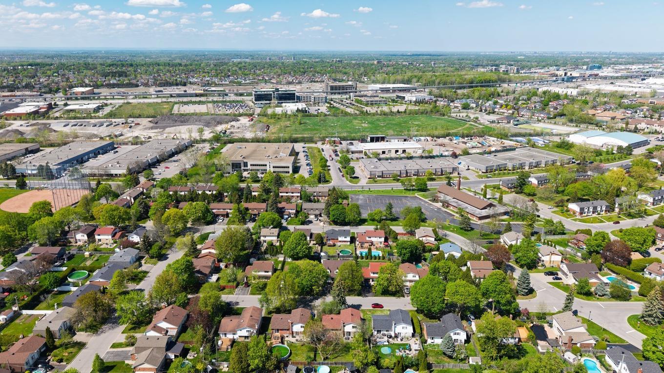 Aerial photo - 15 Rue De Montevideo, Kirkland, QC - Outdoor With View