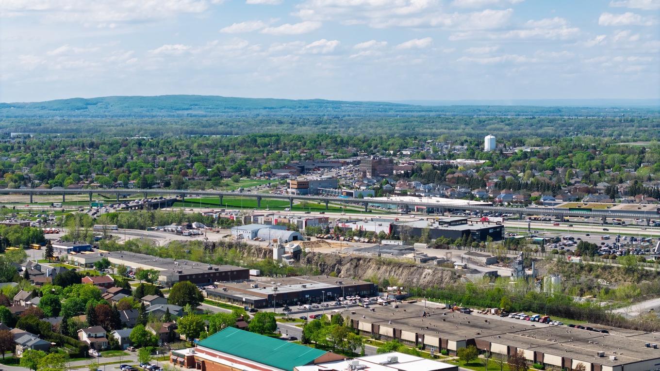 Aerial photo - 15 Rue De Montevideo, Kirkland, QC - Outdoor With View
