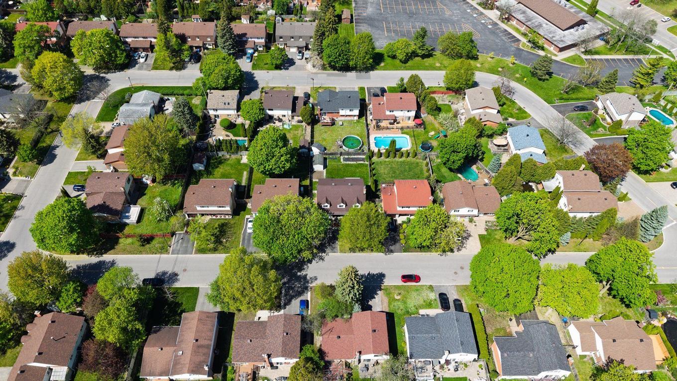 Aerial photo - 15 Rue De Montevideo, Kirkland, QC - Outdoor With View