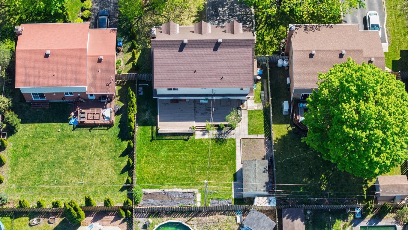 Backyard - 15 Rue De Montevideo, Kirkland, QC - Outdoor