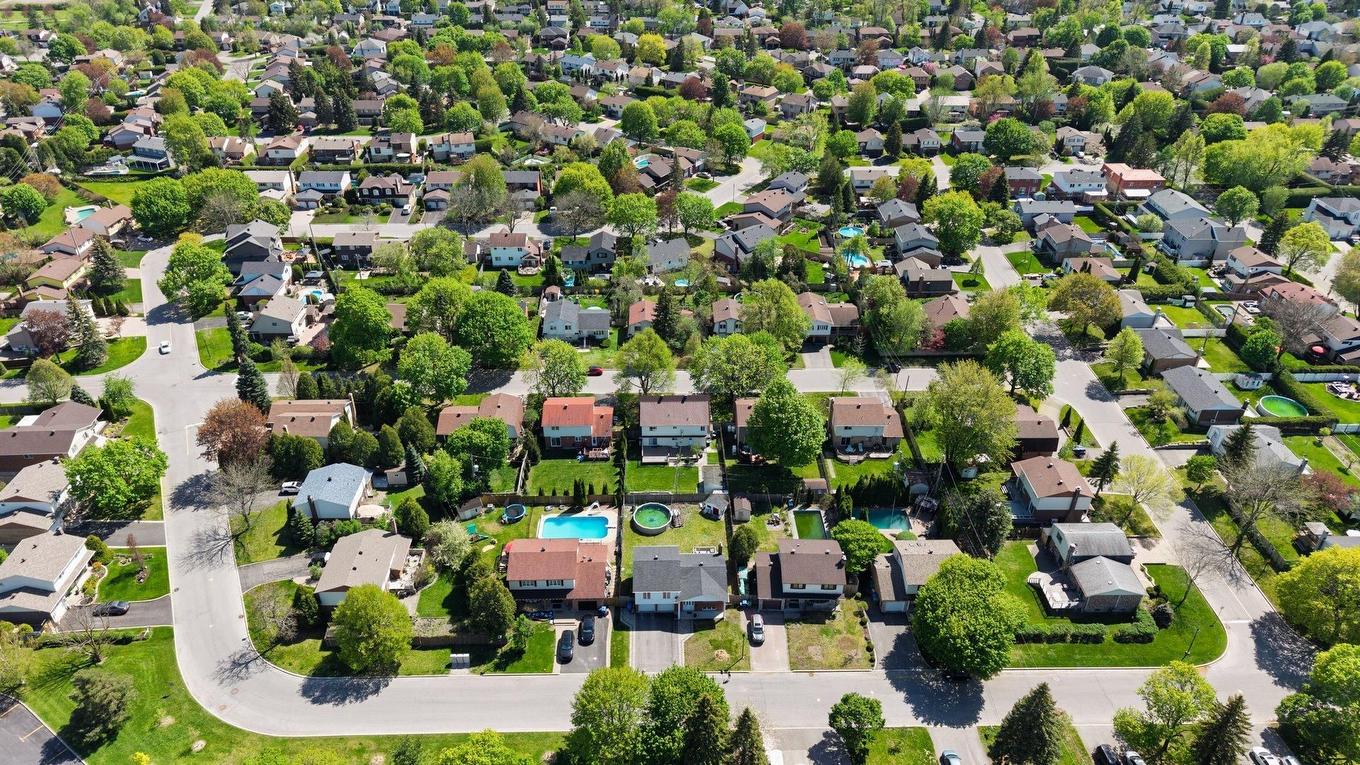 Aerial photo - 15 Rue De Montevideo, Kirkland, QC - Outdoor With View