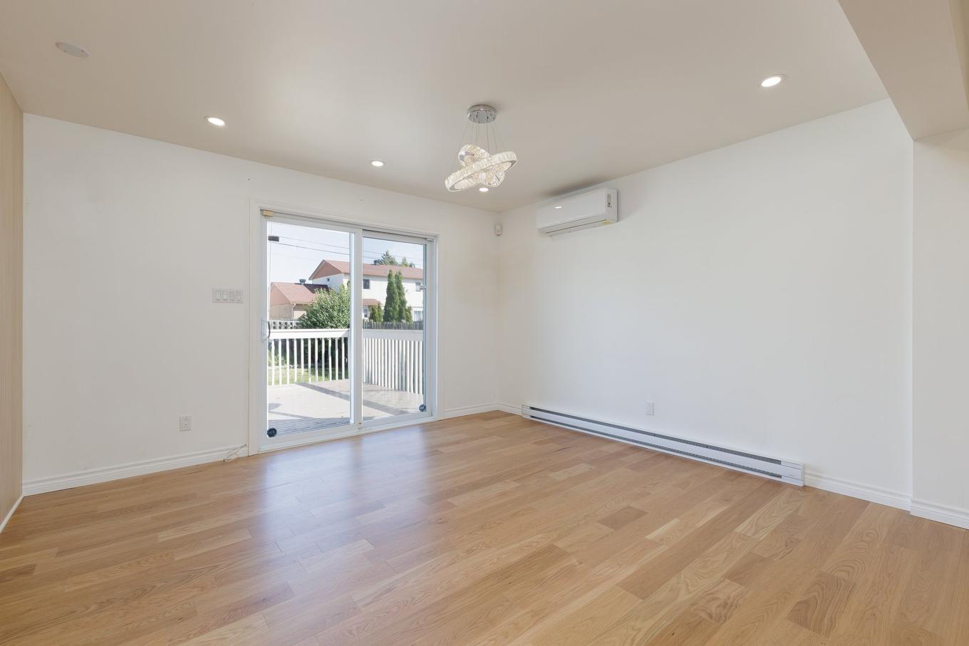 Dining room - 15 Rue De Montevideo, Kirkland, QC - Indoor Photo Showing Other Room