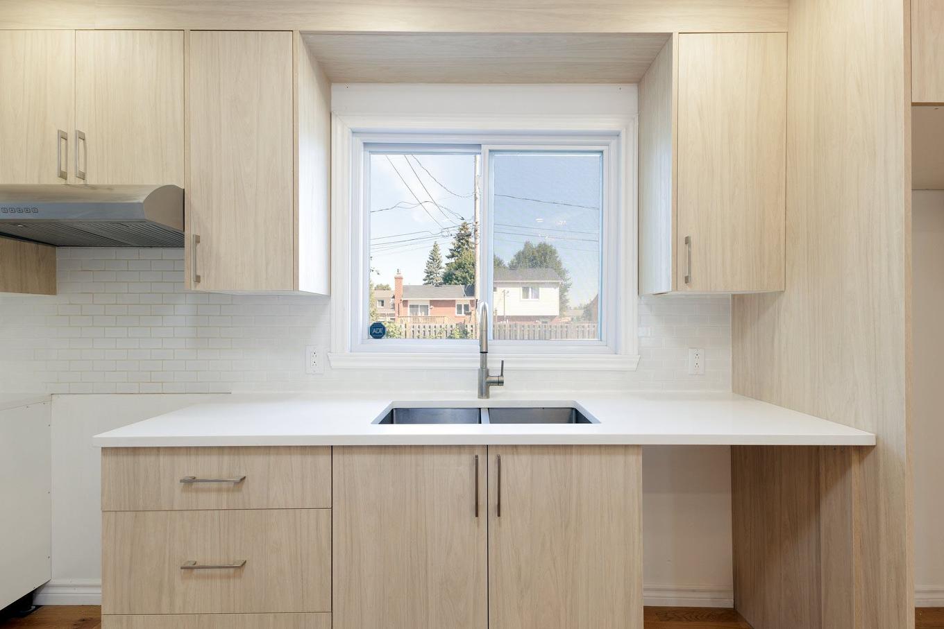 Kitchen - 15 Rue De Montevideo, Kirkland, QC - Indoor Photo Showing Kitchen With Double Sink