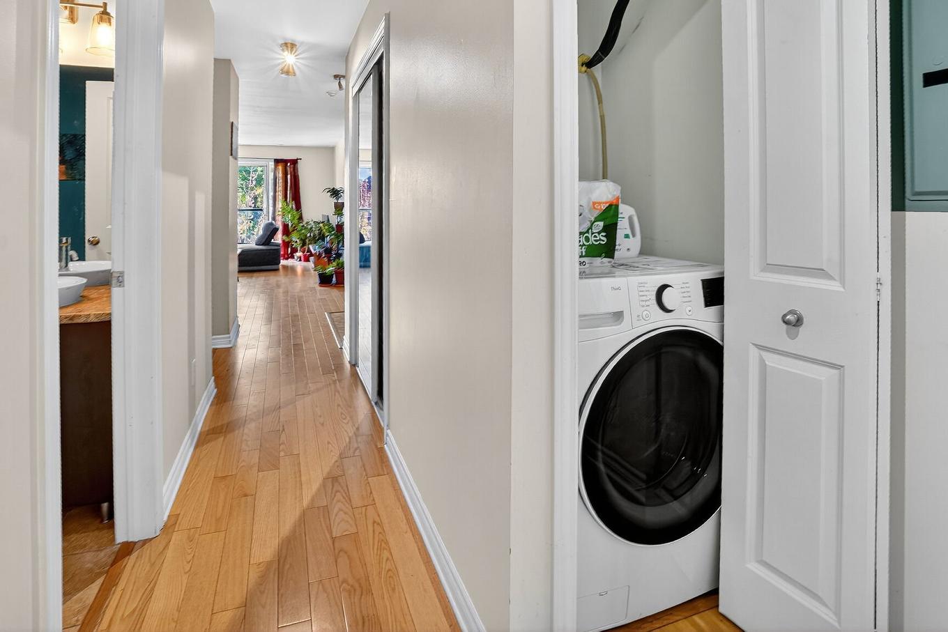 Salle de lavage - 5-5740 Rue Laurendeau, Montréal (Le Sud-Ouest), QC - Indoor Photo Showing Laundry Room