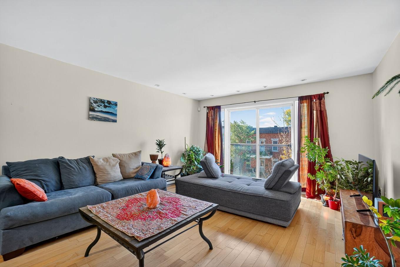 Salon - 5-5740 Rue Laurendeau, Montréal (Le Sud-Ouest), QC - Indoor Photo Showing Living Room