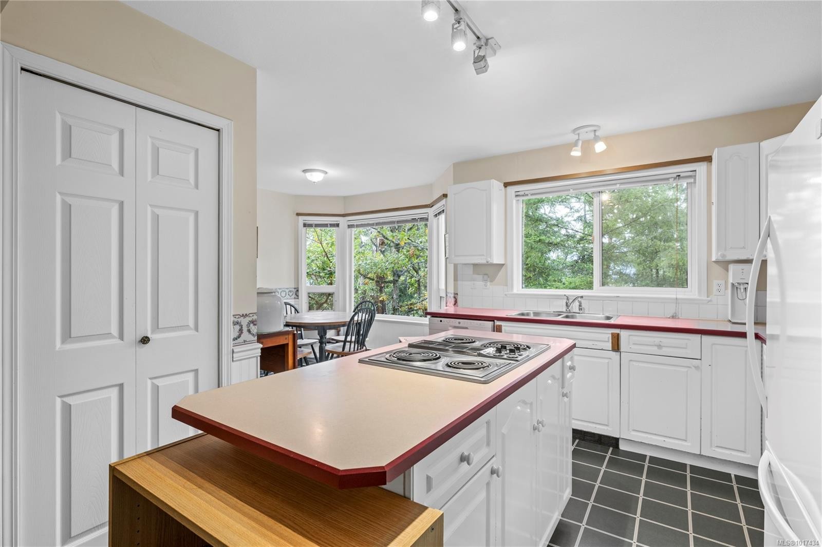 2869 Hemlock Dr, Nanoose Bay, BC