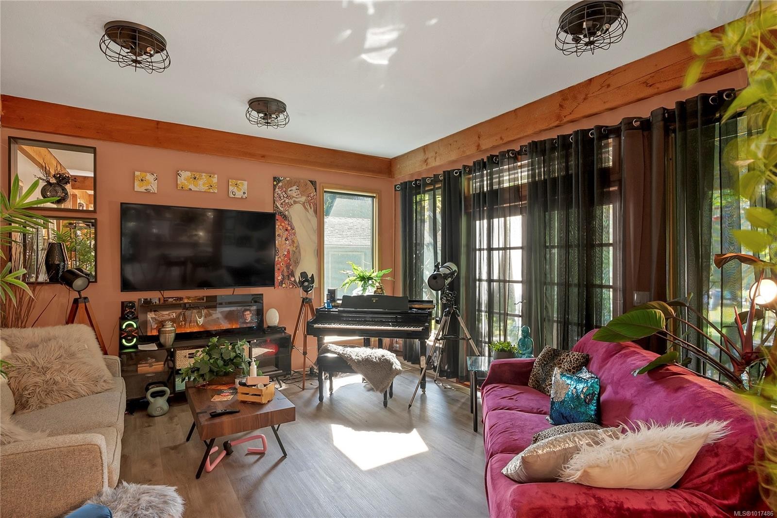 8856 Mclarey Ave, Black Creek, BC