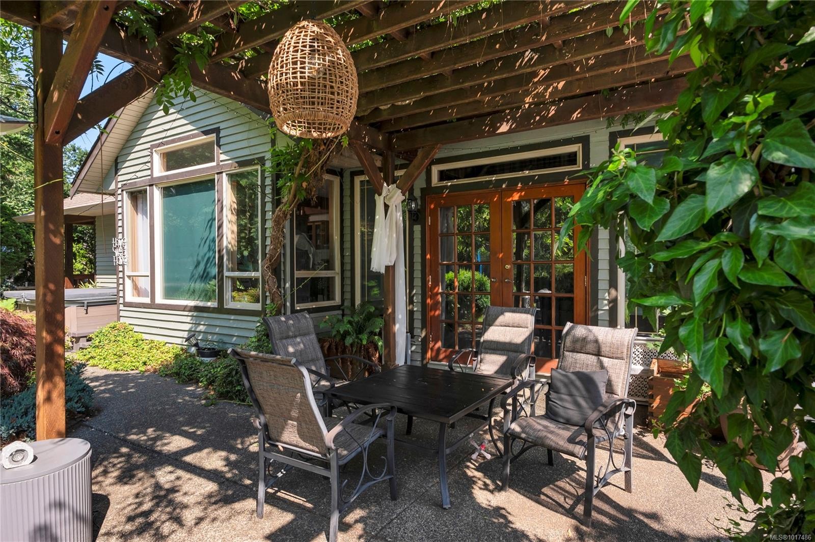 8856 Mclarey Ave, Black Creek, BC