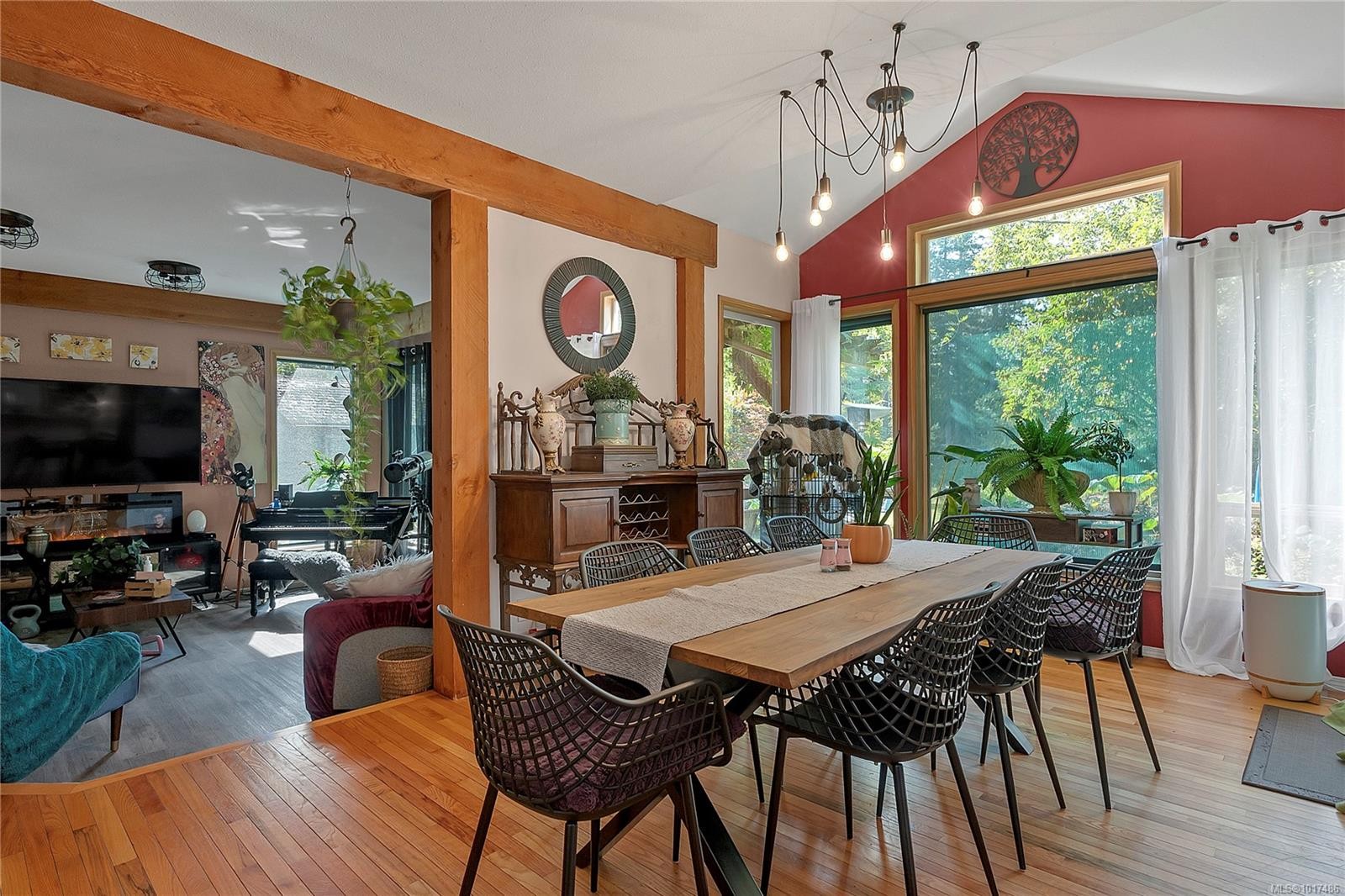 8856 Mclarey Ave, Black Creek, BC