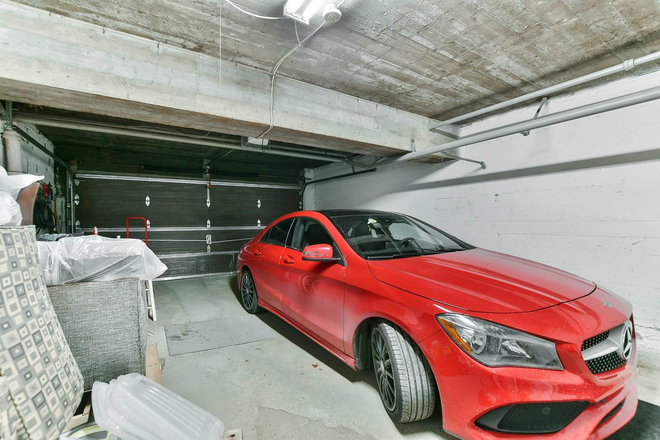 Garage - 18-5820 Place Decelles, Montréal (Côte-Des-Neiges/Notre-Dame-De-Grâce), QC - Indoor Photo Showing Garage