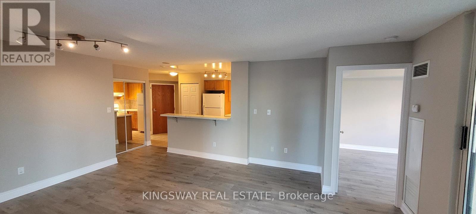 812 - 7 Lorraine Drive, Toronto, ON - Indoor Photo Showing Other Room