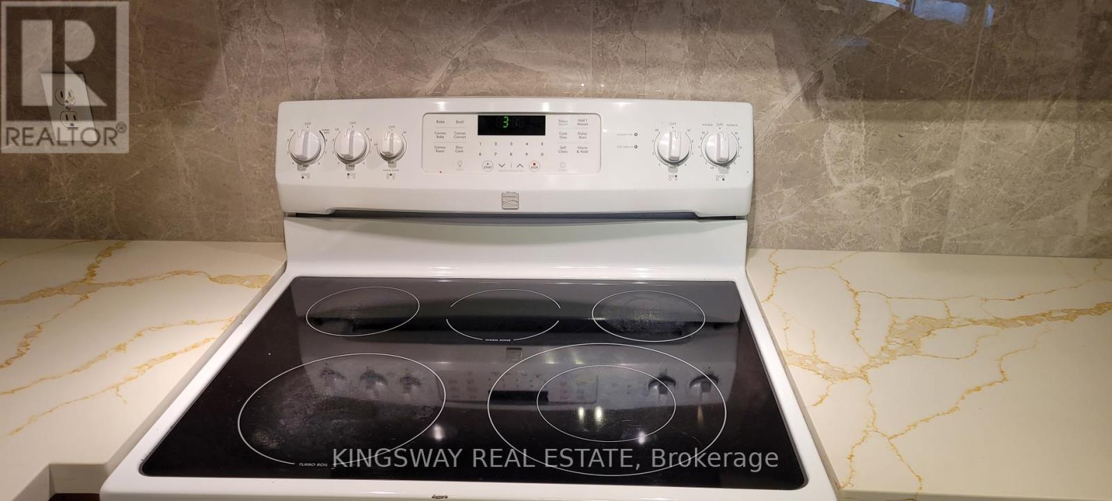 812 - 7 Lorraine Drive, Toronto, ON - Indoor Photo Showing Laundry Room