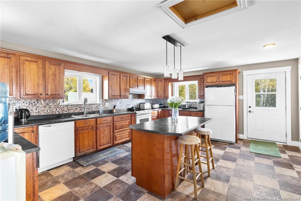 2535 Route 102, Lincoln, NB