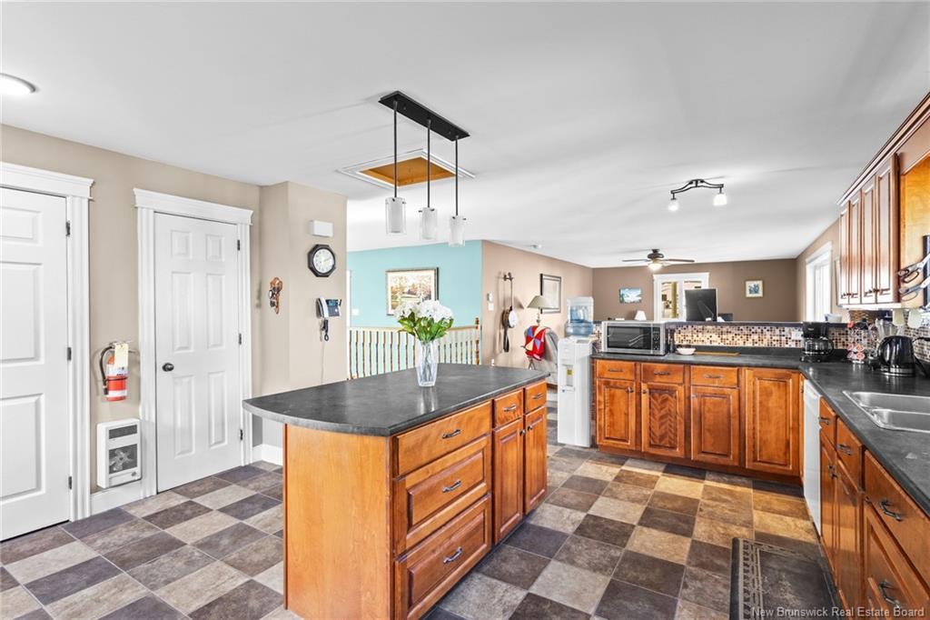 2535 Route 102, Lincoln, NB