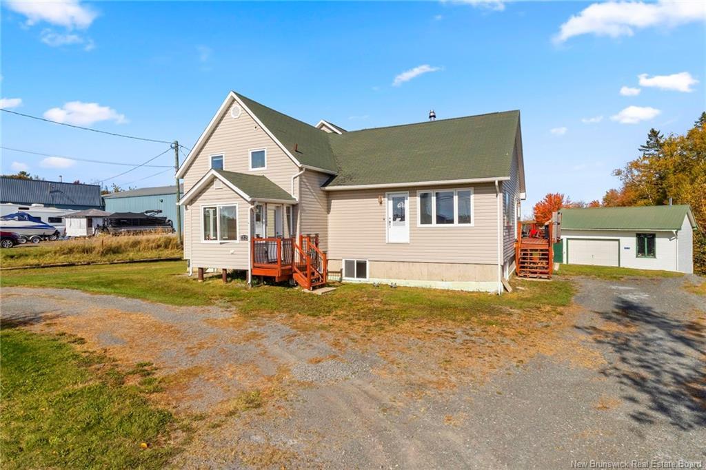 2535 Route 102, Lincoln, NB