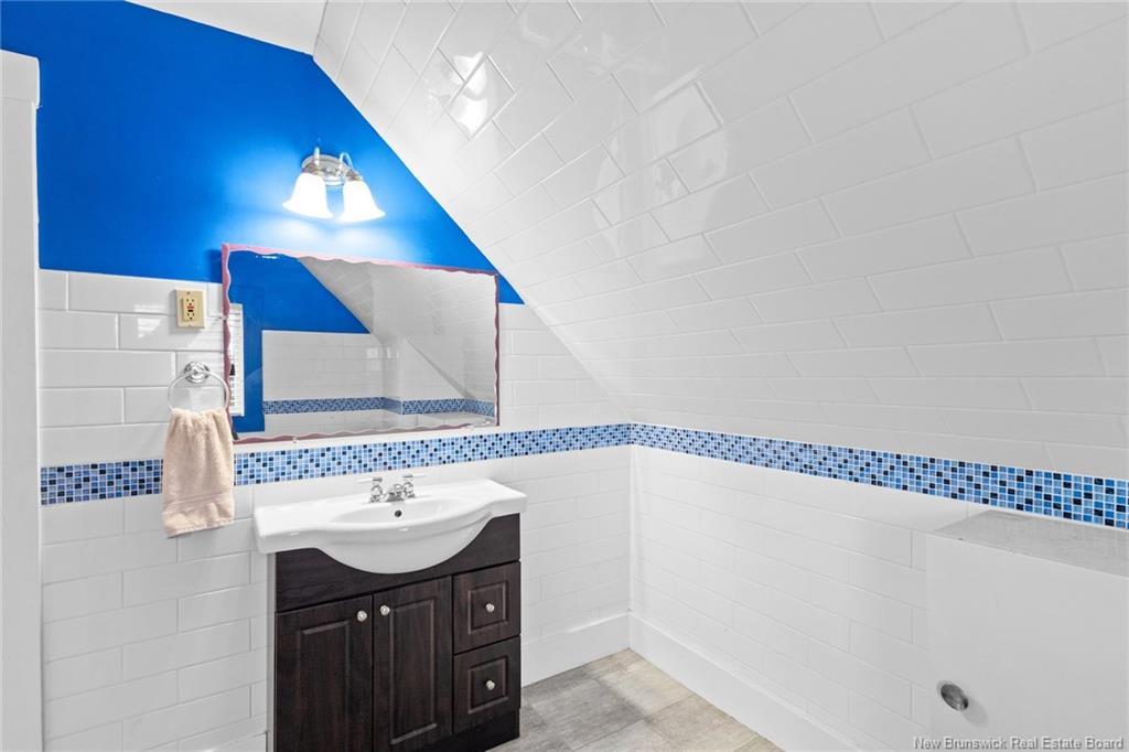 2535 Route 102, Lincoln, NB