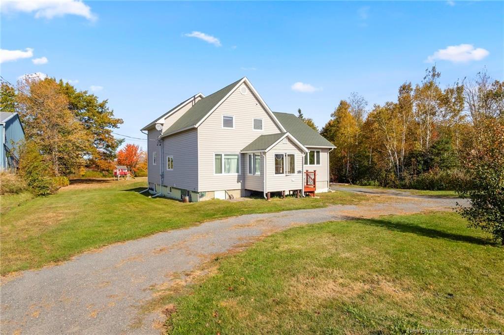 2535 Route 102, Lincoln, NB