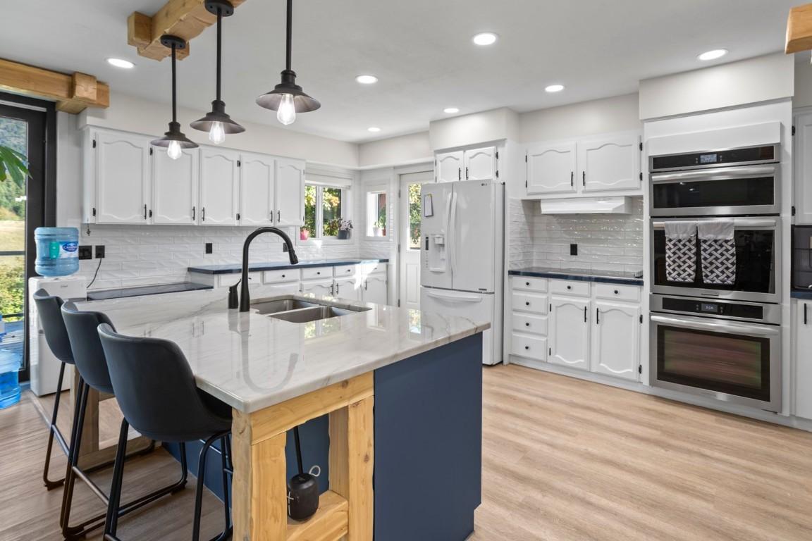 730 Canyon-Lister Road, Lister, BC - Indoor Photo Showing Kitchen With Double Sink With Upgraded Kitchen