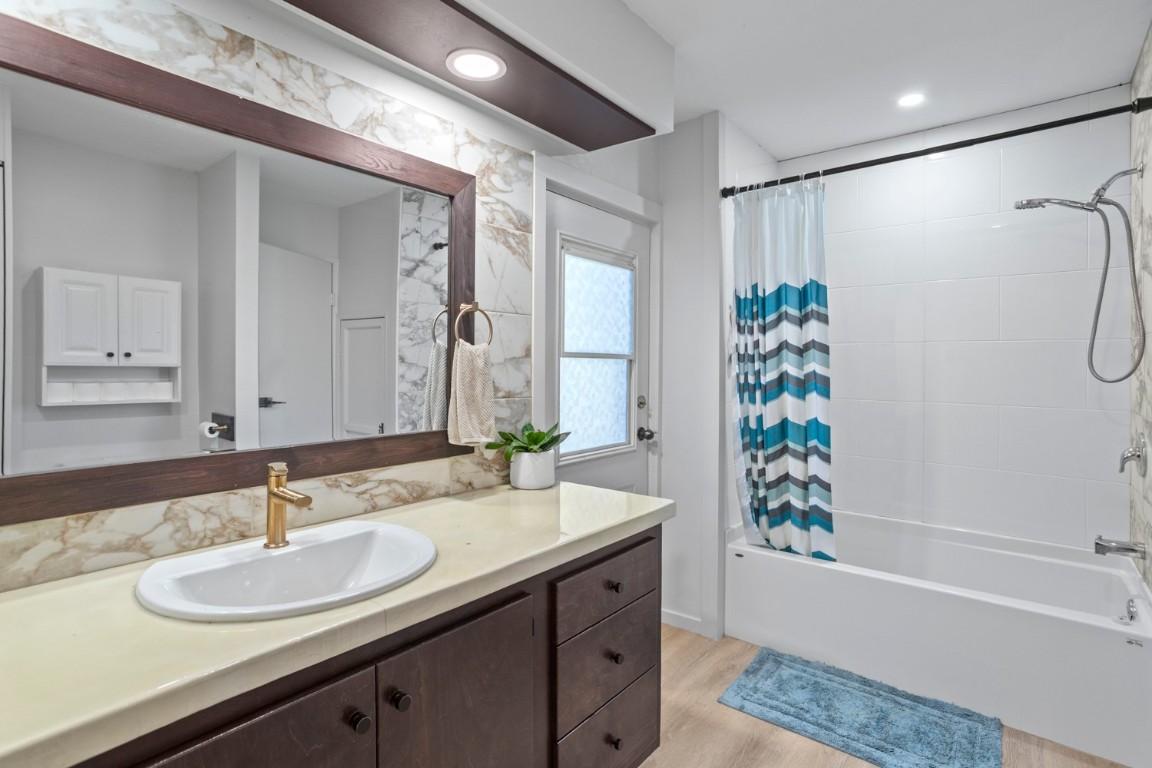 730 Canyon-Lister Road, Lister, BC - Indoor Photo Showing Bathroom