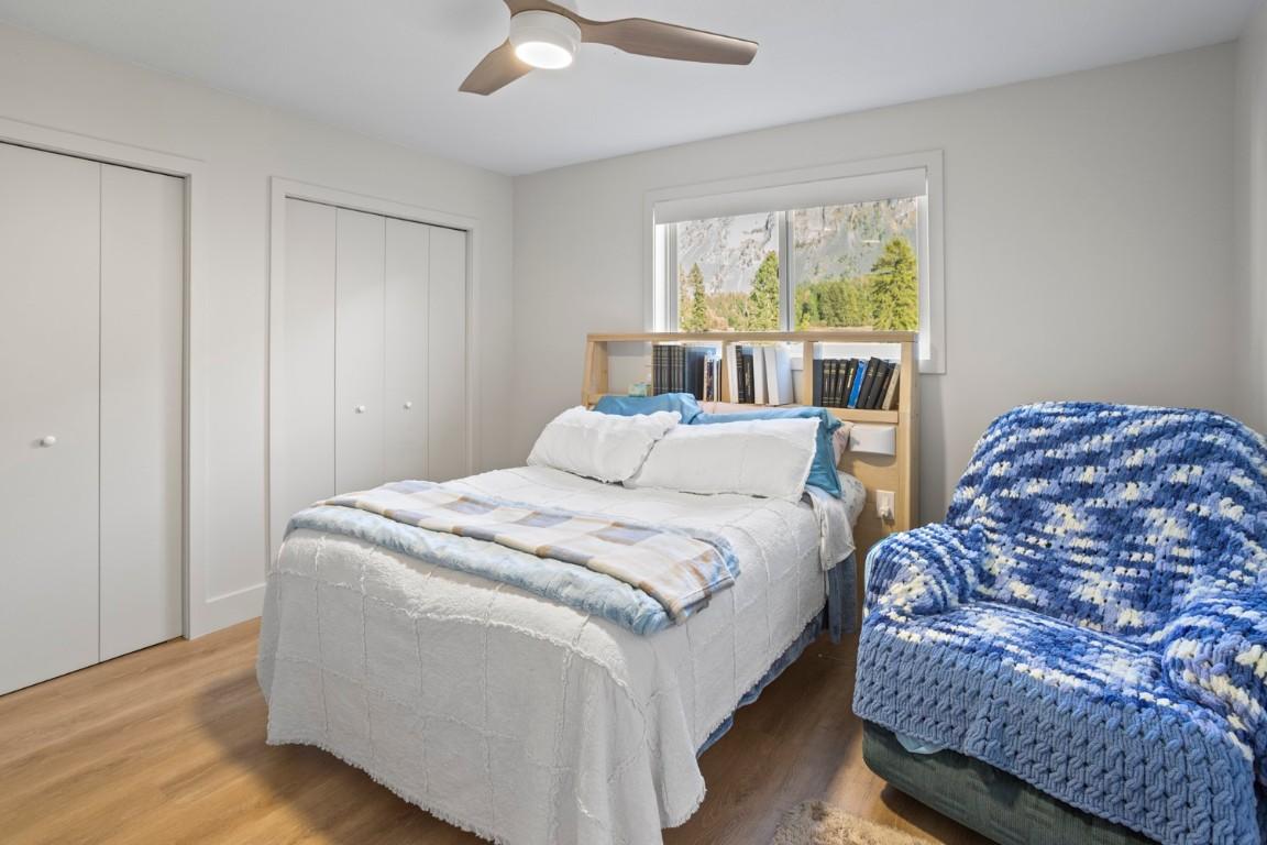 730 Canyon-Lister Road, Lister, BC - Indoor Photo Showing Bedroom