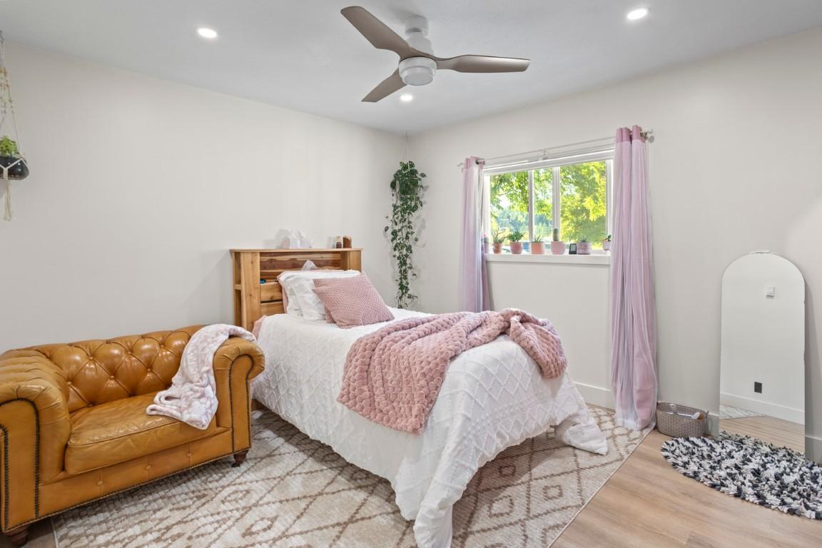 730 Canyon-Lister Road, Lister, BC - Indoor Photo Showing Bedroom