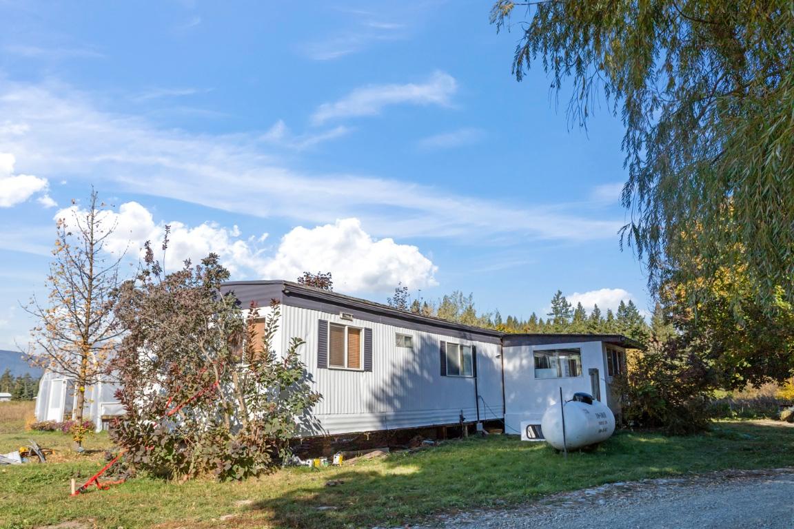 730 Canyon-Lister Road, Lister, BC - Outdoor