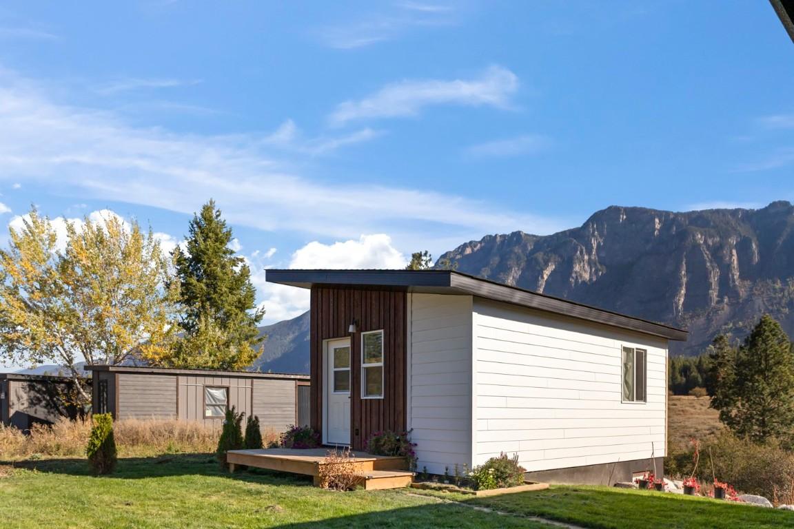 730 Canyon-Lister Road, Lister, BC - Outdoor