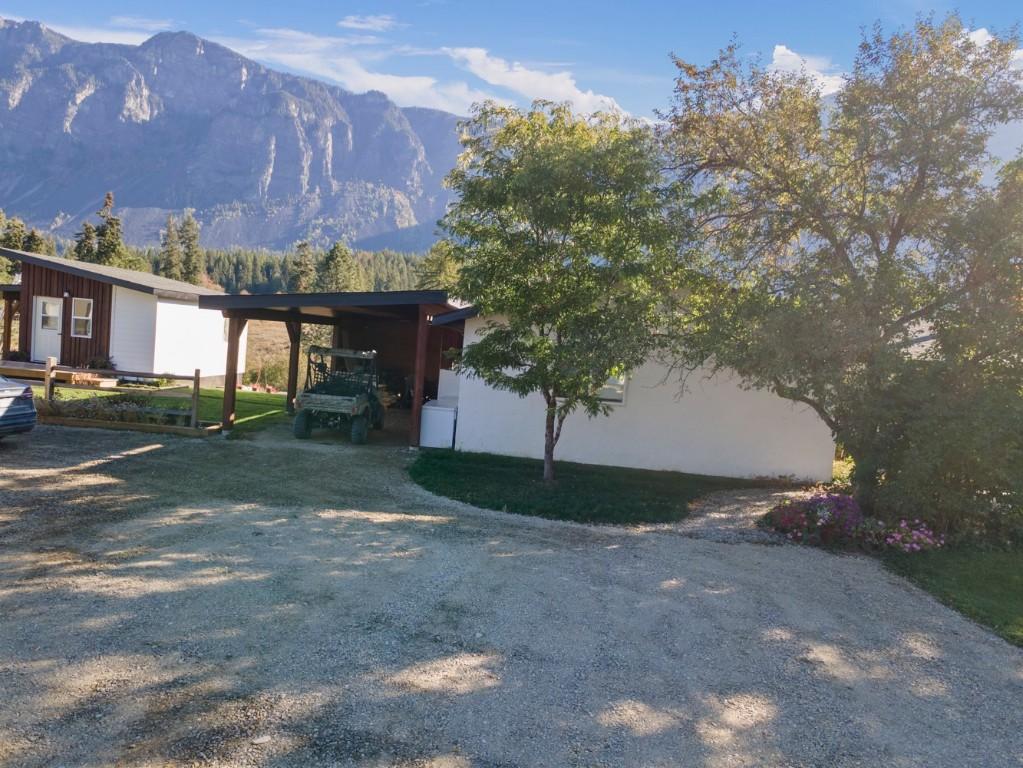 730 Canyon-Lister Road, Lister, BC - Outdoor
