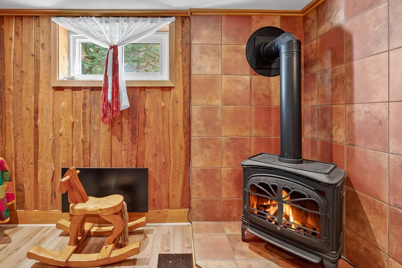 Family room - 456 Ch. David, Lac-Supérieur, QC - Indoor With Fireplace