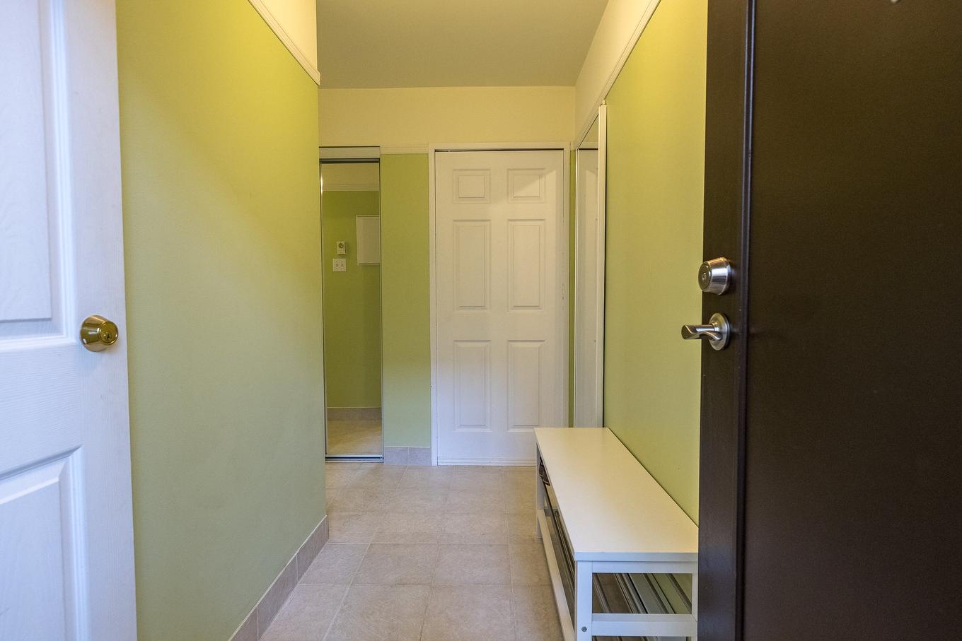 Hall - 309-556 Ch. Réal, Sutton, QC - Indoor