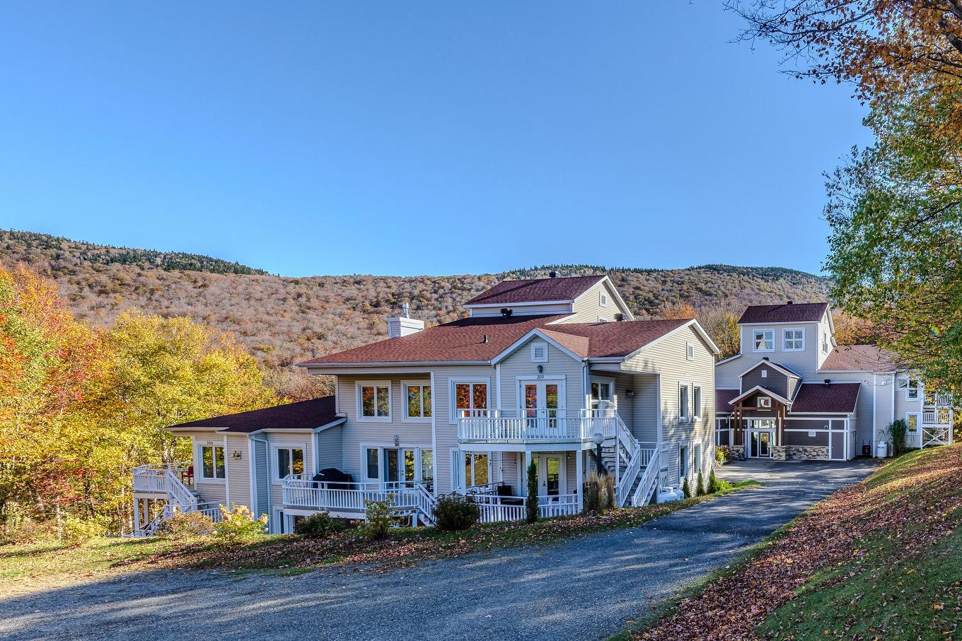 Exterior - 309-556 Ch. Réal, Sutton, QC - Outdoor With Facade