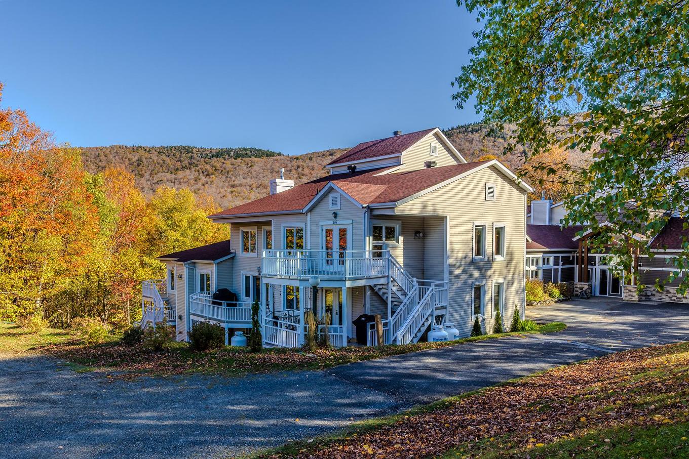 Exterior - 309-556 Ch. Réal, Sutton, QC - Outdoor With Facade