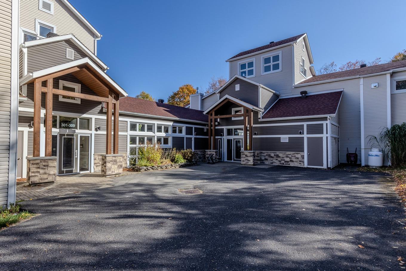 Exterior - 309-556 Ch. Réal, Sutton, QC - Outdoor With Facade
