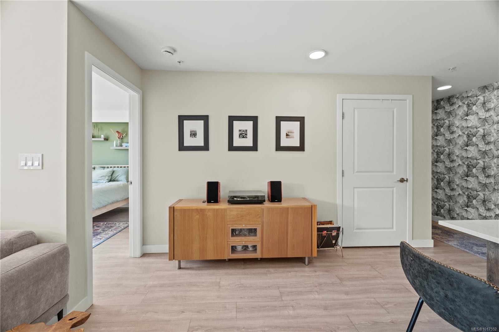 202-100 Presley Pl, View Royal, BC - Indoor Photo Showing Other Room