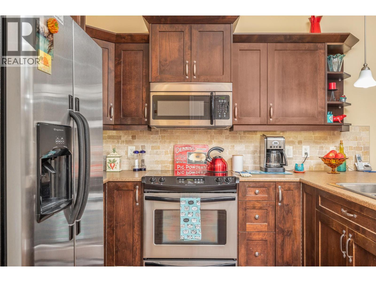 9100 Mackie Drive Unit# 212, Coldstream, BC - Indoor Photo Showing Kitchen