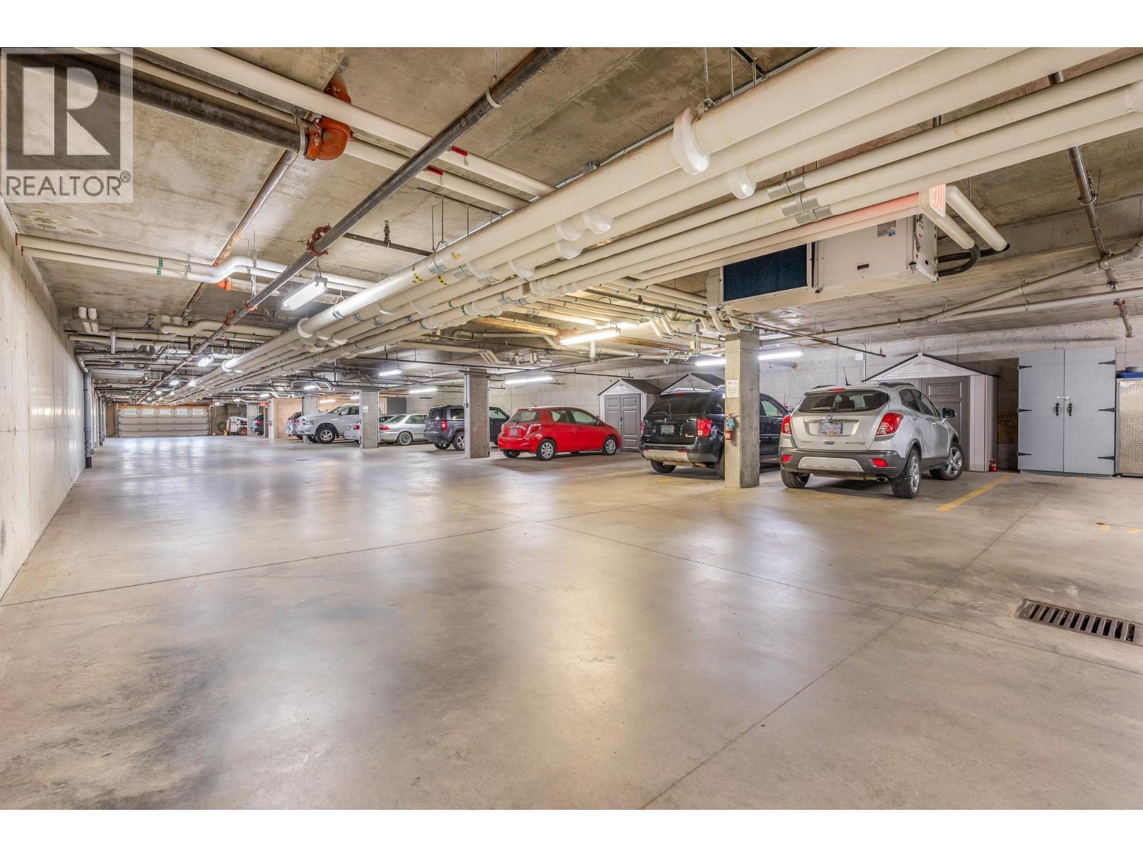 9100 Mackie Drive Unit# 212, Coldstream, BC - Indoor Photo Showing Garage