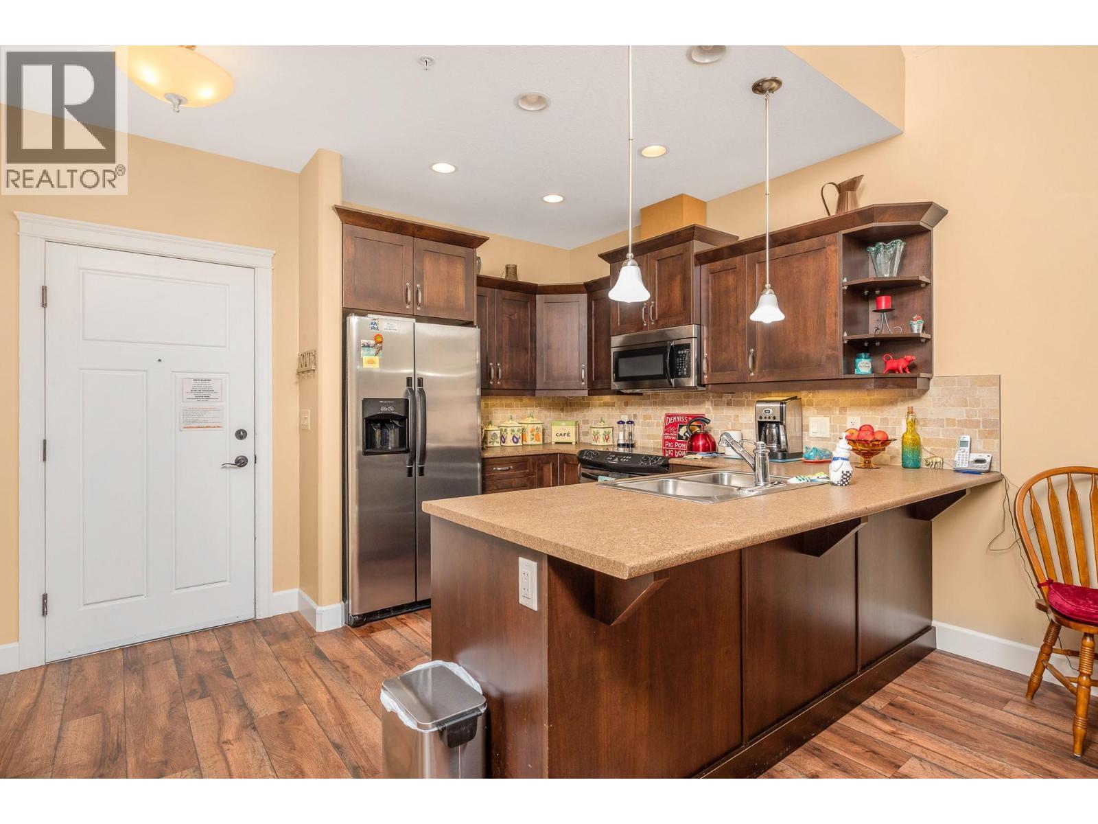 9100 Mackie Drive Unit# 212, Coldstream, BC - Indoor Photo Showing Kitchen