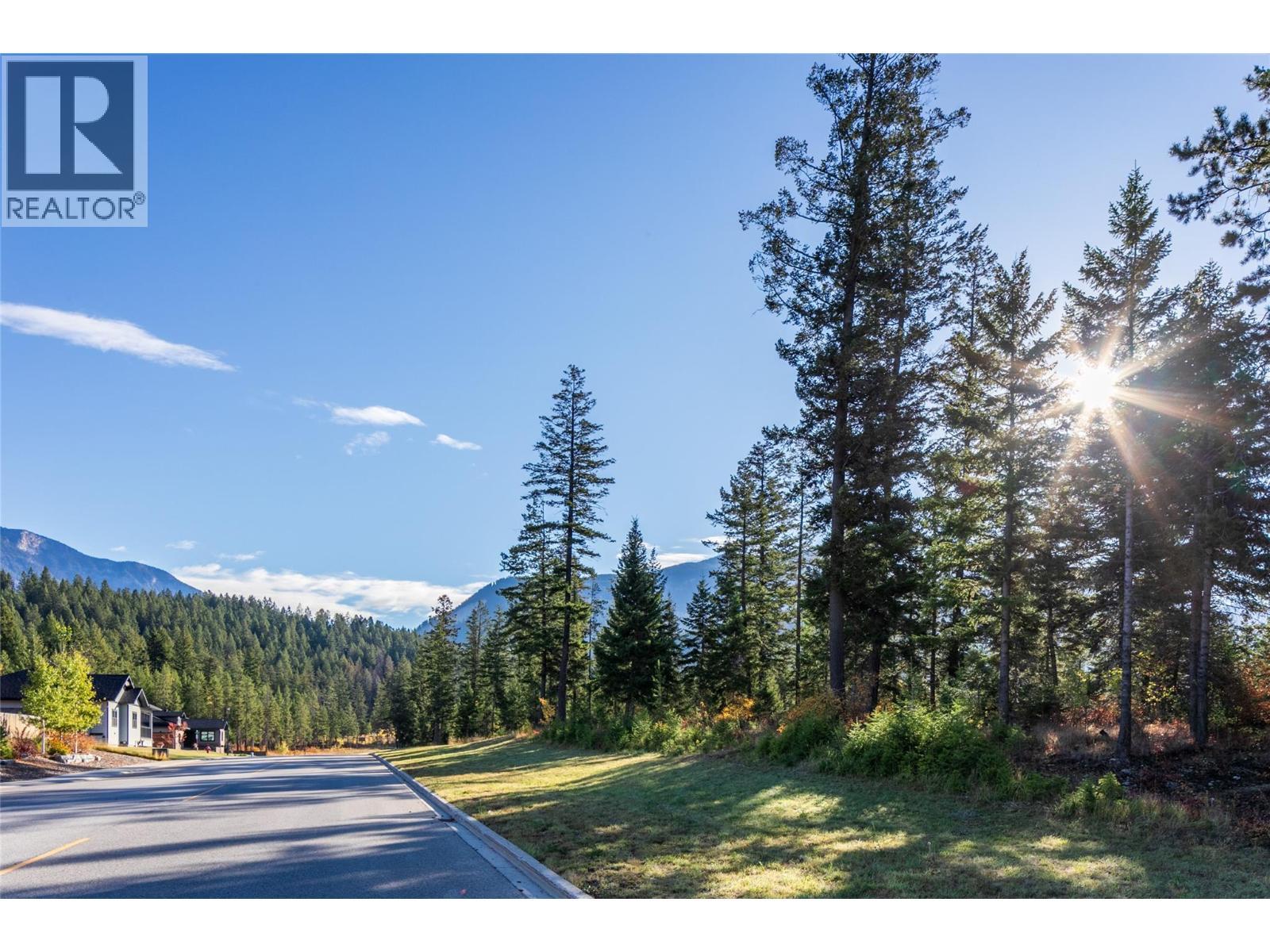 1541 Cedar Street, Golden, BC