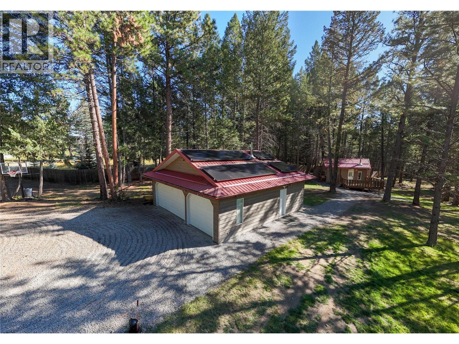 3306 Palmer Road, Baynes Lake, BC - Outdoor