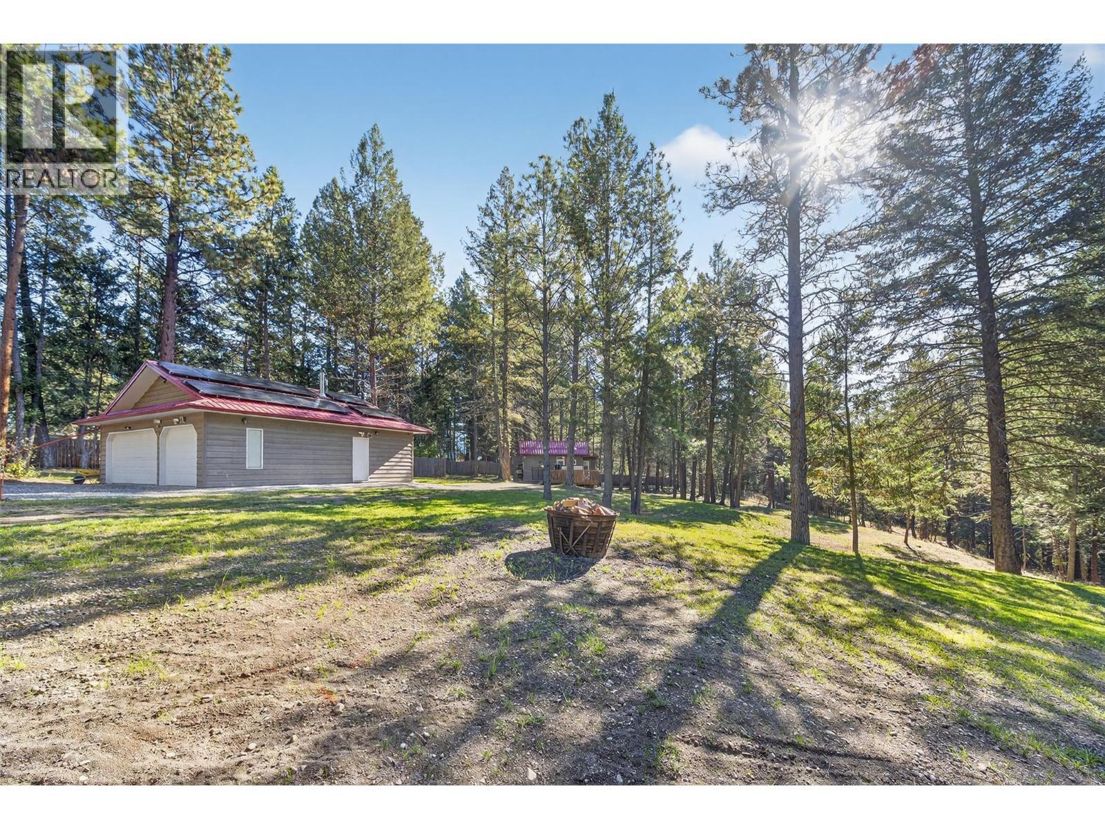 3306 Palmer Road, Baynes Lake, BC - Outdoor