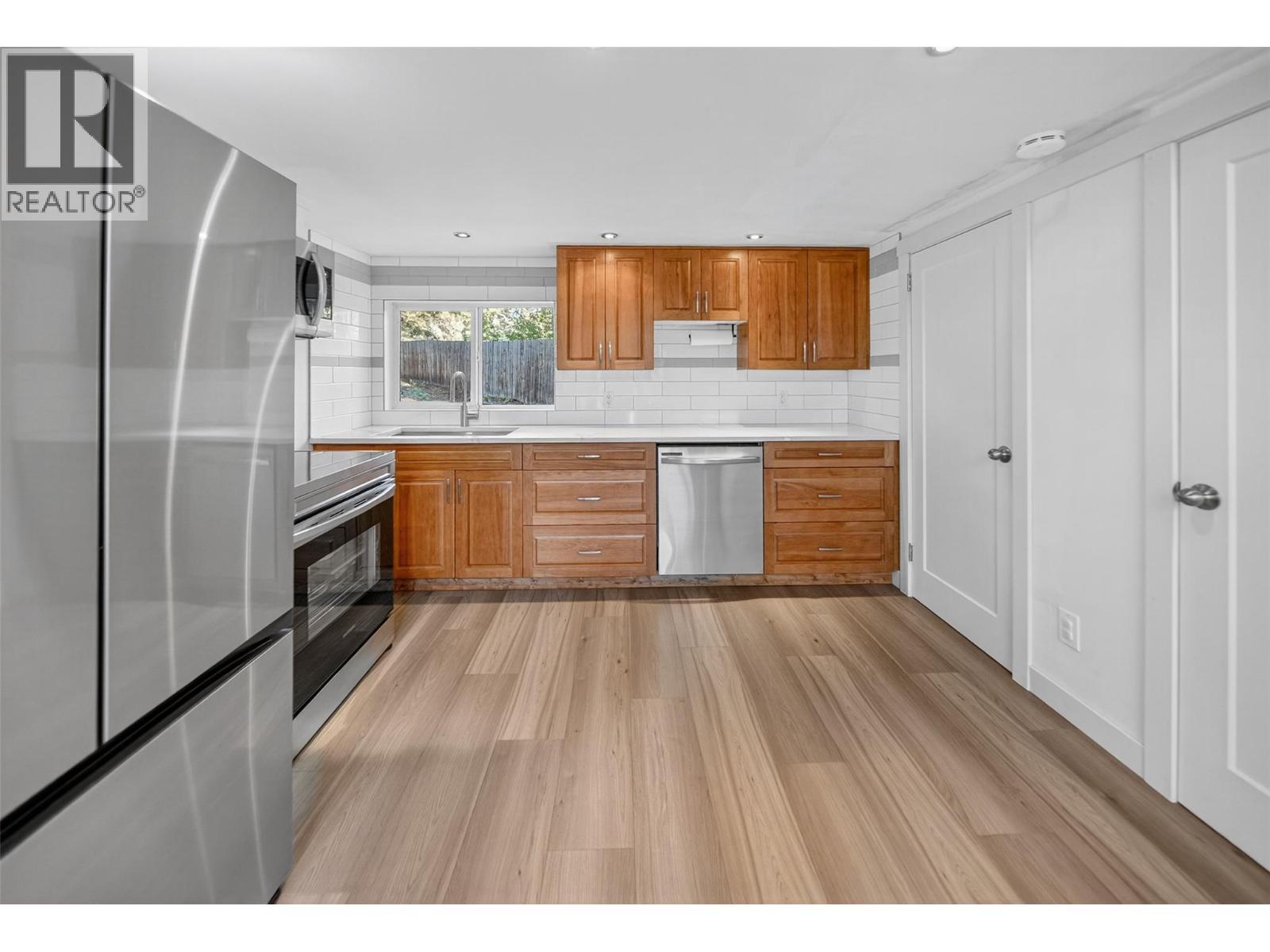 3306 Palmer Road, Baynes Lake, BC - Indoor Photo Showing Kitchen