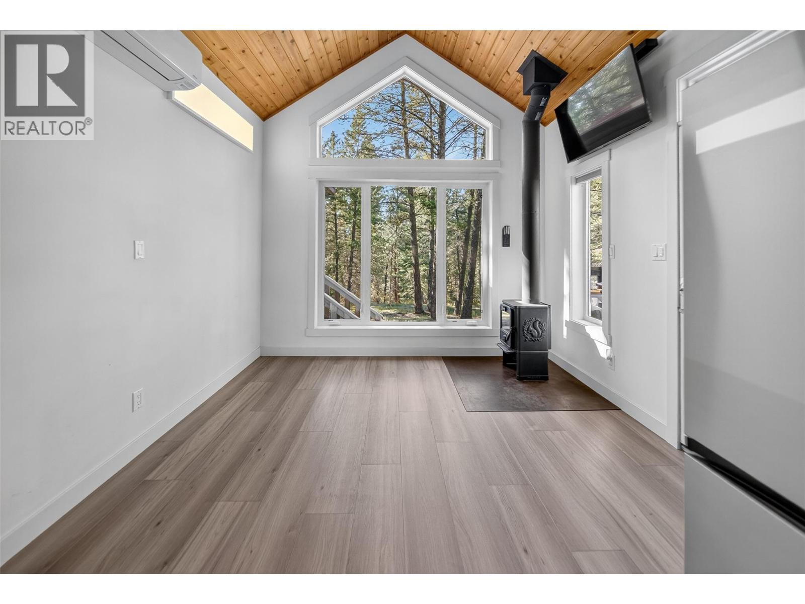 3306 Palmer Road, Baynes Lake, BC - Indoor Photo Showing Other Room