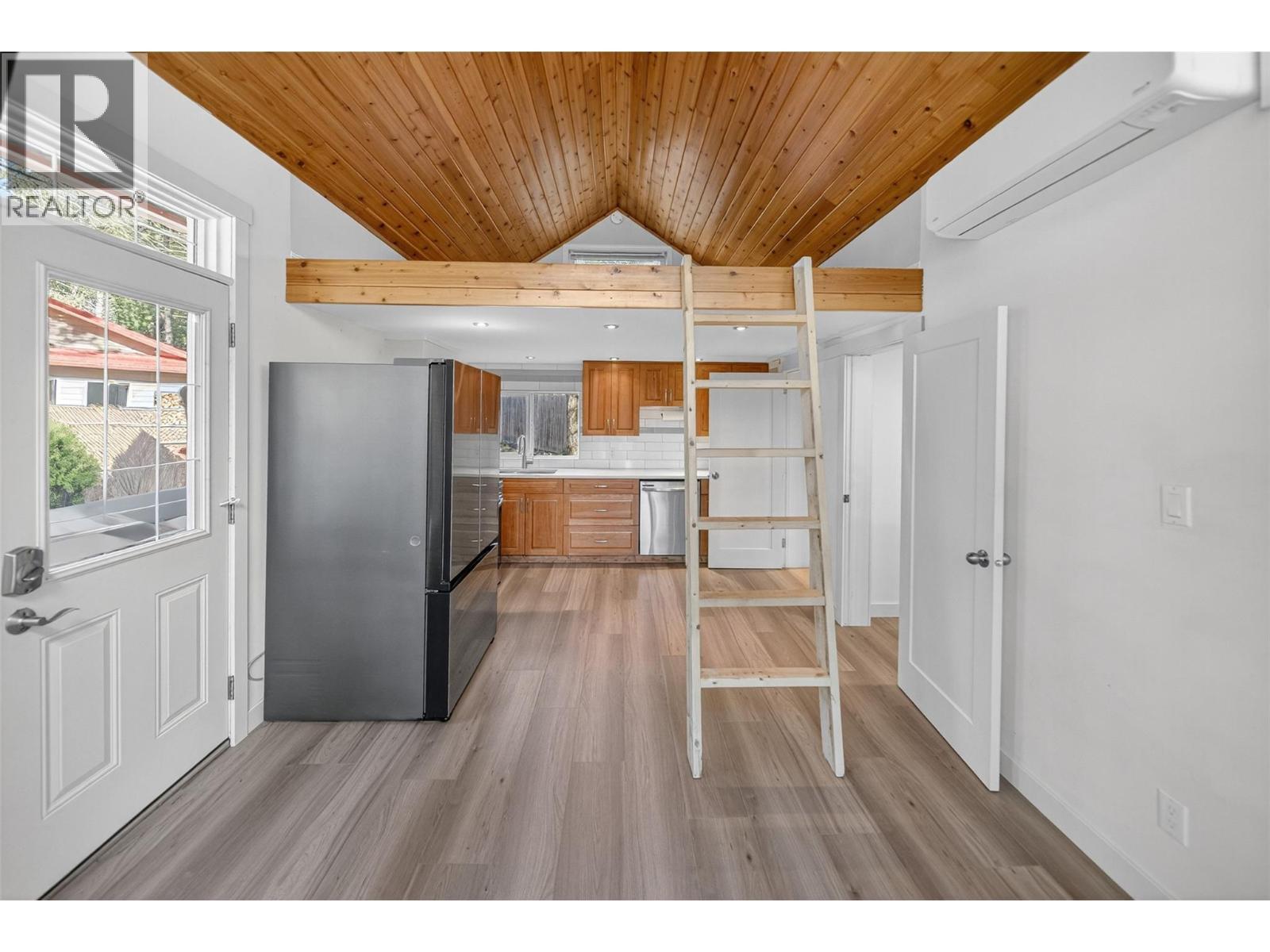 3306 Palmer Road, Baynes Lake, BC - Indoor Photo Showing Kitchen