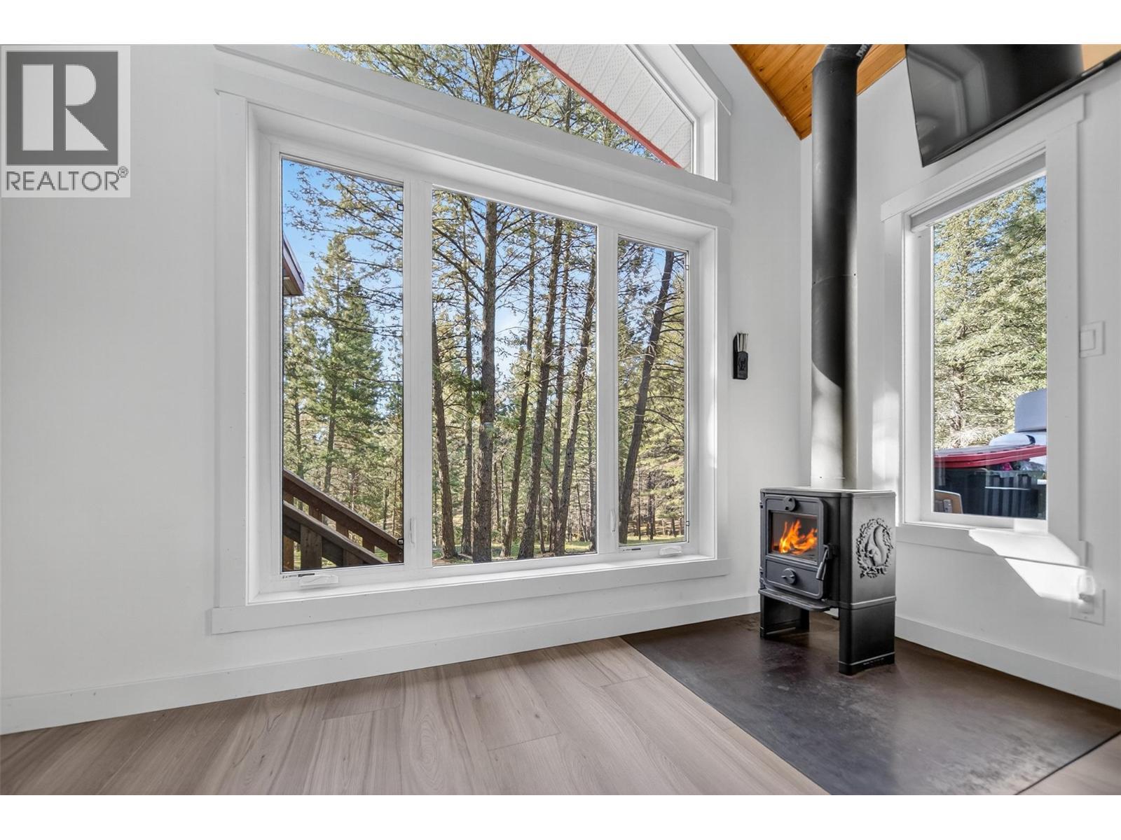 3306 Palmer Road, Baynes Lake, BC - Indoor Photo Showing Other Room