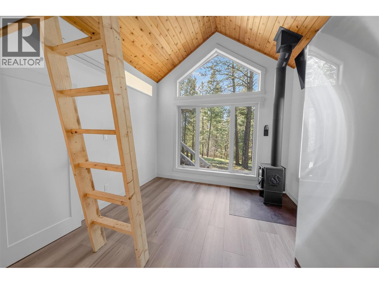 3306 Palmer Road, Baynes Lake, BC - Indoor Photo Showing Other Room