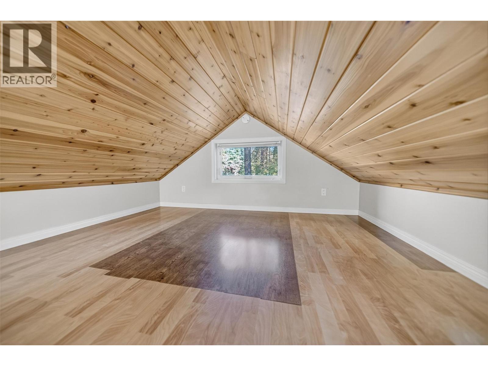 3306 Palmer Road, Baynes Lake, BC - Indoor Photo Showing Other Room