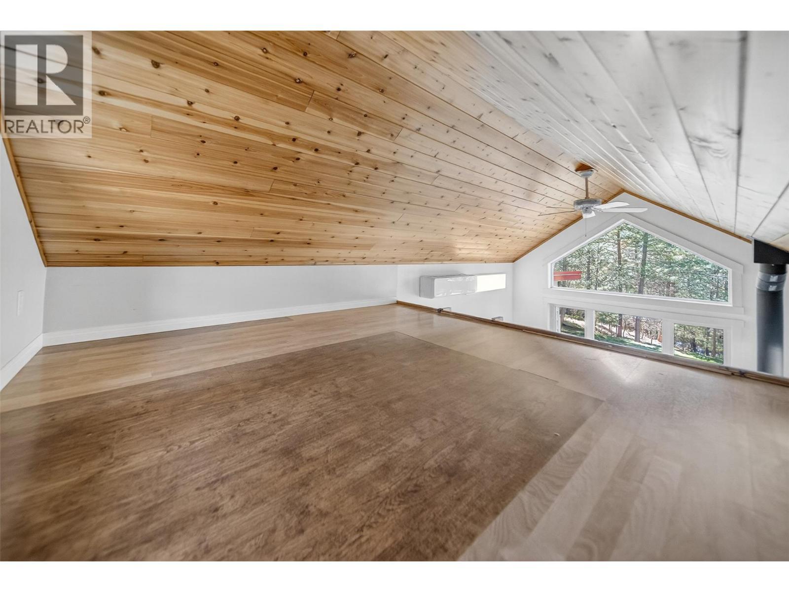 3306 Palmer Road, Baynes Lake, BC - Indoor Photo Showing Other Room