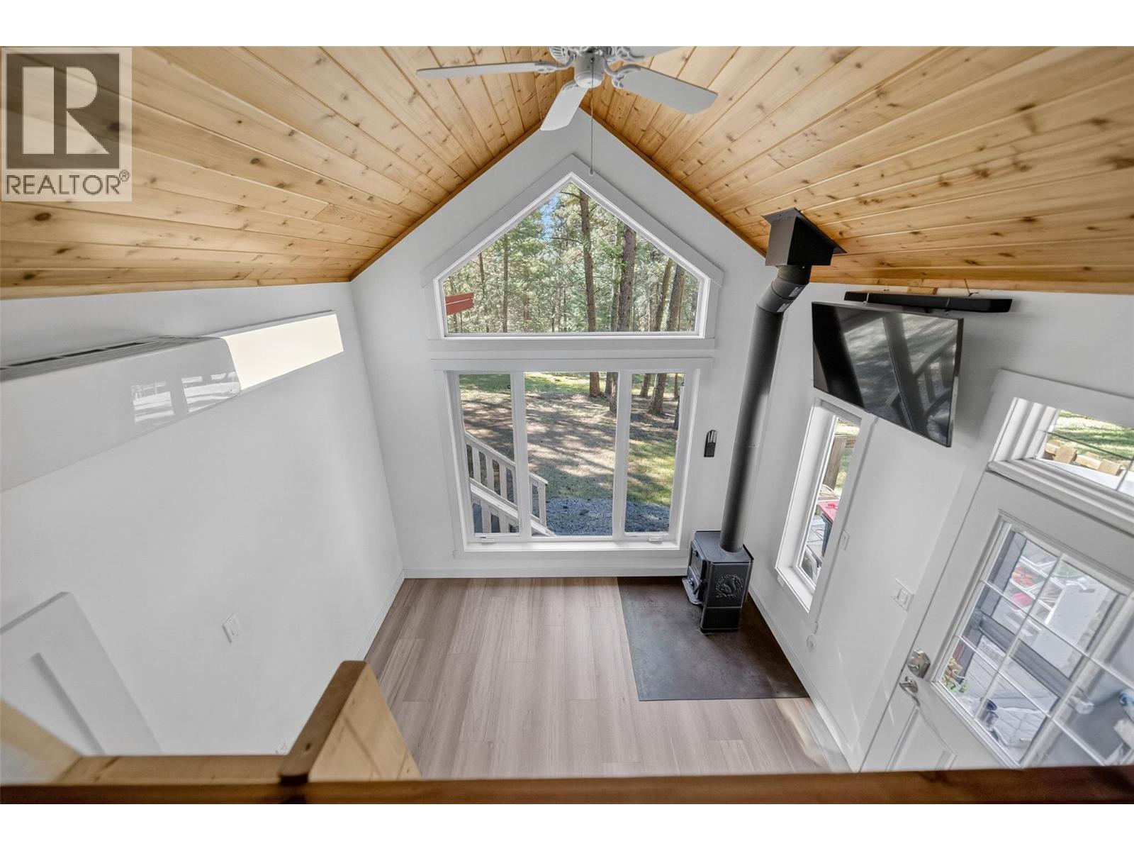 3306 Palmer Road, Baynes Lake, BC - Indoor Photo Showing Other Room